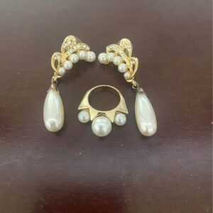 Elegant Gold and Pearl Jewelry Set